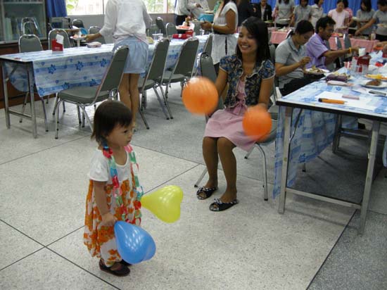 งานเลี้ยงสวัสดีปีใหม่ คณะศึกษาศาสตร์ ปี 2554 ภาพที่ 8