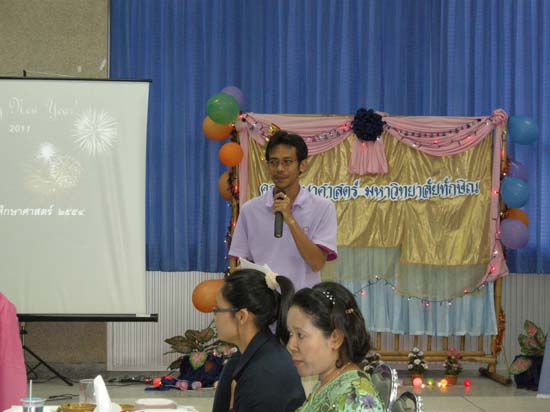 งานเลี้ยงสวัสดีปีใหม่ คณะศึกษาศาสตร์ ปี 2554 ภาพที่ 11