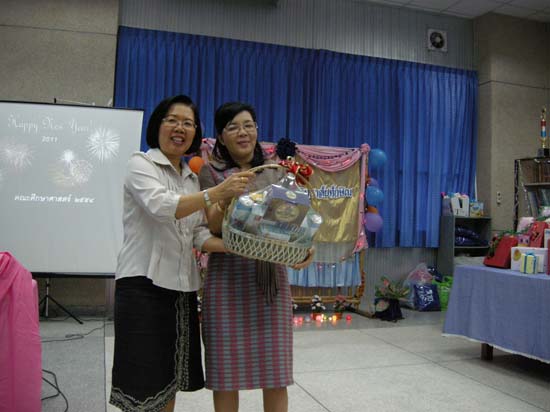 งานเลี้ยงสวัสดีปีใหม่ คณะศึกษาศาสตร์ ปี 2554 ภาพที่ 22