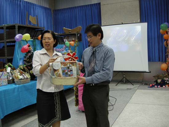 งานเลี้ยงสวัสดีปีใหม่ คณะศึกษาศาสตร์ ปี 2554 ภาพที่ 25