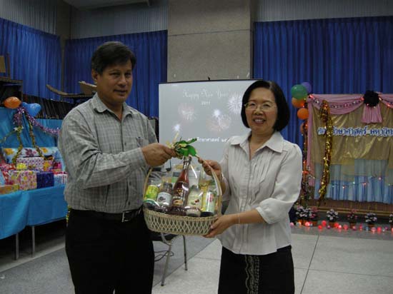 งานเลี้ยงสวัสดีปีใหม่ คณะศึกษาศาสตร์ ปี 2554 ภาพที่ 75