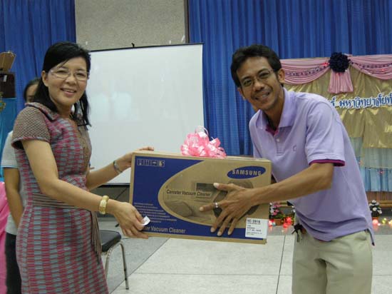 งานเลี้ยงสวัสดีปีใหม่ คณะศึกษาศาสตร์ ปี 2554 ภาพที่ 95