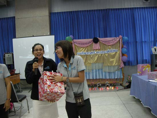 งานเลี้ยงสวัสดีปีใหม่ คณะศึกษาศาสตร์ ปี 2554 ภาพที่ 100