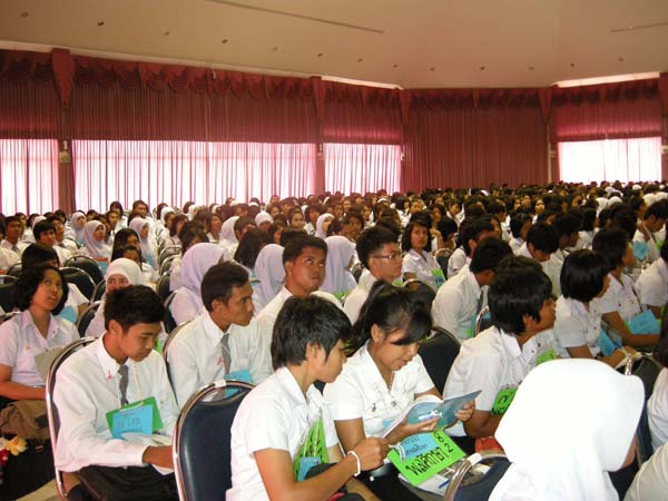 ปฐมนิเทศนิสิตระดับปริญญาตรี ปีการศึกษา 2554 ภาพที่ 50