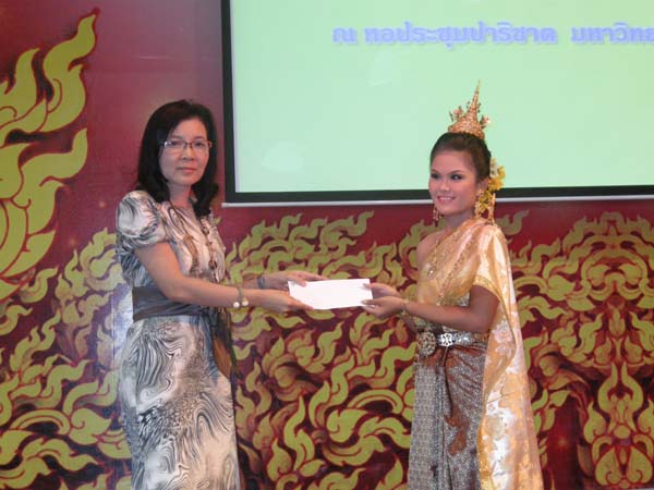 ปฐมนิเทศนิสิตระดับปริญญาตรี ปีการศึกษา 2554 ภาพที่ 55