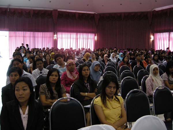 ปฐมนิเทศนิสิตระดับปริญญาโท ปีการศึกษา 2554 ภาพที่ 7