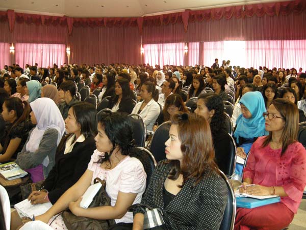 ปฐมนิเทศนิสิตระดับปริญญาโท ปีการศึกษา 2554 ภาพที่ 11