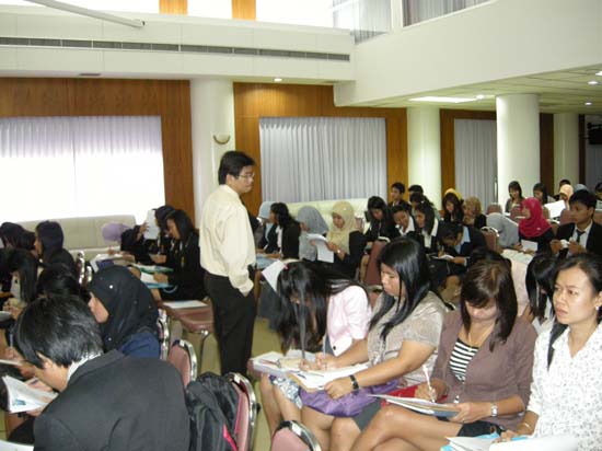 ปฐมนิเทศนิสิตระดับบัณฑิตศึกษา ภาคเรียนที่ 1 ปีการศึกษา 2554 ภาพที่ 22