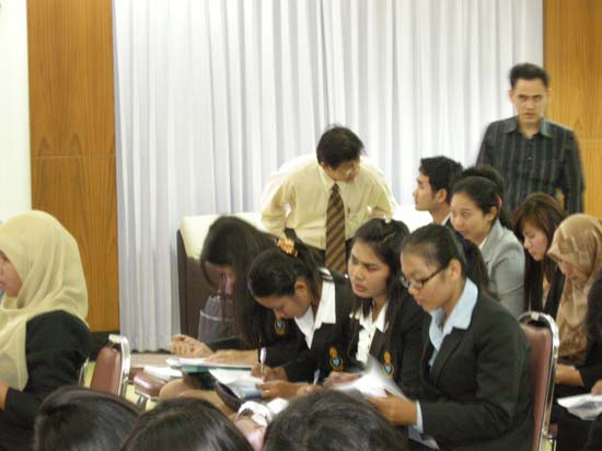 ปฐมนิเทศนิสิตระดับบัณฑิตศึกษา ภาคเรียนที่ 1 ปีการศึกษา 2554 ภาพที่ 23