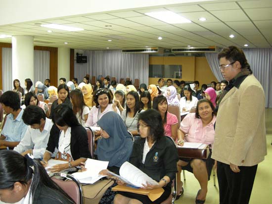 ปฐมนิเทศนิสิตระดับบัณฑิตศึกษา ภาคเรียนที่ 1 ปีการศึกษา 2554 ภาพที่ 24