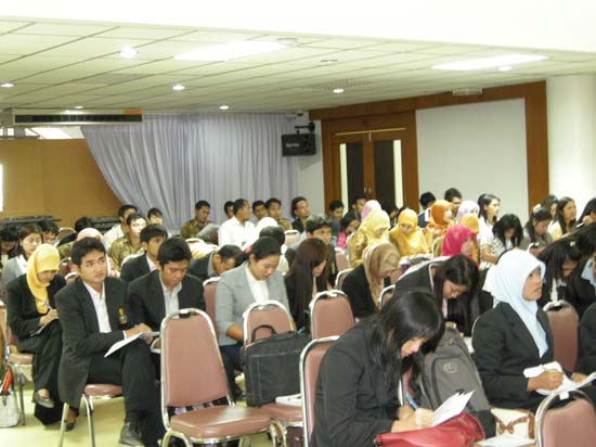 ปฐมนิเทศนิสิตระดับบัณฑิตศึกษา ภาคเรียนที่ 1 ปีการศึกษา 2554 ภาพที่ 30