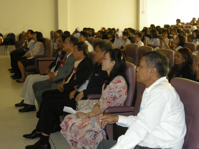 โครงการศึกษารำลึกเพื่อเป็นเกียรติแก่ผู้เกษียณอายุราชการประจำปี 2554 ในวันที่ 21 กันยายน 2554 ภาพที่ 16