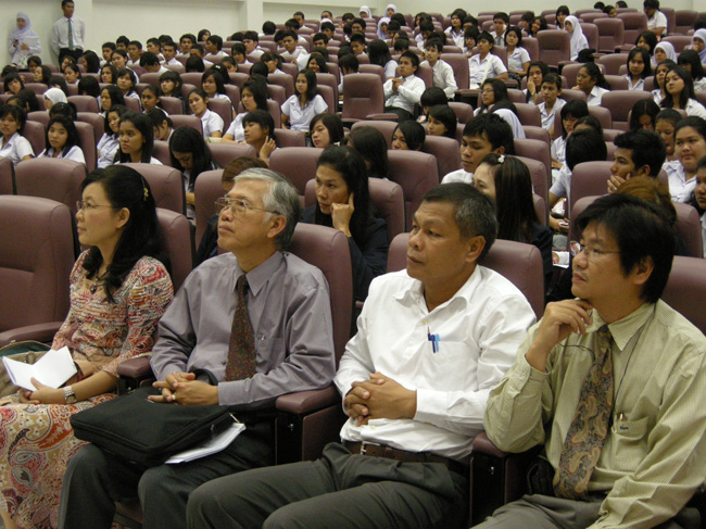 โครงการศึกษารำลึกเพื่อเป็นเกียรติแก่ผู้เกษียณอายุราชการประจำปี 2554 ในวันที่ 21 กันยายน 2554 ภาพที่ 26