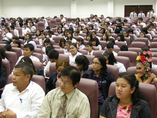 โครงการศึกษารำลึกเพื่อเป็นเกียรติแก่ผู้เกษียณอายุราชการประจำปี 2554 ในวันที่ 21 กันยายน 2554 ภาพที่ 32