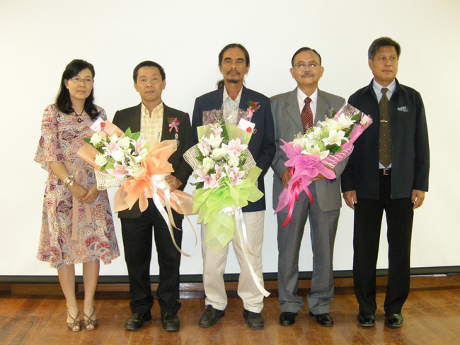 โครงการศึกษารำลึกเพื่อเป็นเกียรติแก่ผู้เกษียณอายุราชการประจำปี 2554 ในวันที่ 21 กันยายน 2554 ภาพที่ 96
