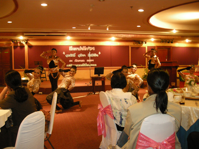 โครงการศึกษารำลึกเพื่อเป็นเกียรติแก่ผู้เกษียณอายุราชการประจำปี 2554 ในวันที่ 21 กันยายน 2554 ภาพที่ 210
