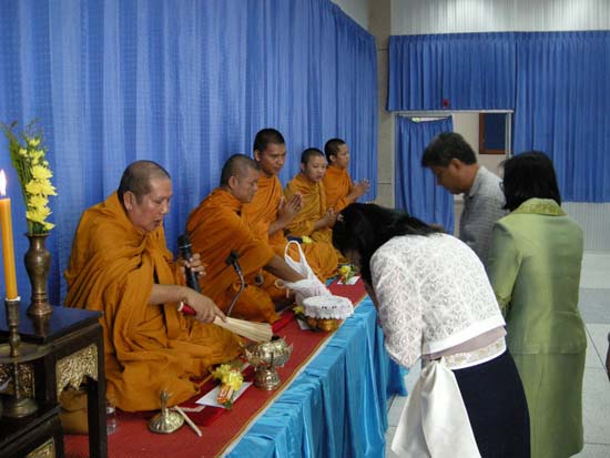 กิจกรรมสืบสานประเพณีสงกรานต์ คณะศึกษาศาสตร์ ปี 2554 ภาพที่ 28