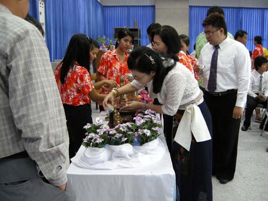 กิจกรรมสืบสานประเพณีสงกรานต์ คณะศึกษาศาสตร์ ปี 2554 ภาพที่ 32