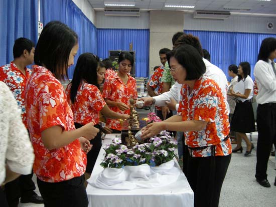 กิจกรรมสืบสานประเพณีสงกรานต์ คณะศึกษาศาสตร์ ปี 2554 ภาพที่ 35