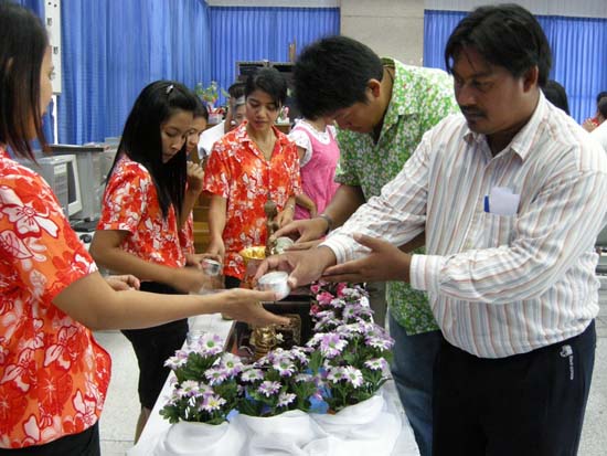 กิจกรรมสืบสานประเพณีสงกรานต์ คณะศึกษาศาสตร์ ปี 2554 ภาพที่ 39