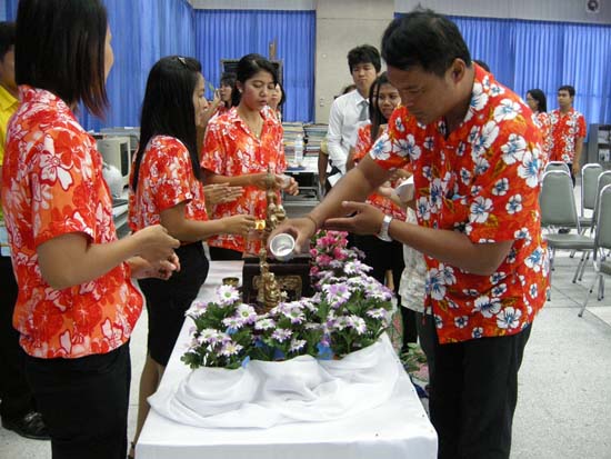 กิจกรรมสืบสานประเพณีสงกรานต์ คณะศึกษาศาสตร์ ปี 2554 ภาพที่ 41