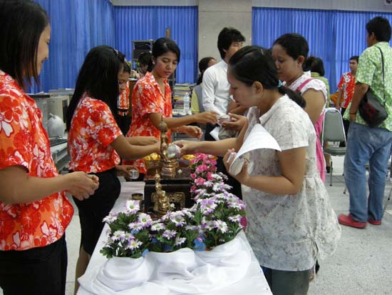 กิจกรรมสืบสานประเพณีสงกรานต์ คณะศึกษาศาสตร์ ปี 2554 ภาพที่ 42