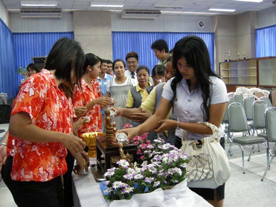 กิจกรรมสืบสานประเพณีสงกรานต์ คณะศึกษาศาสตร์ ปี 2554 ภาพที่ 47