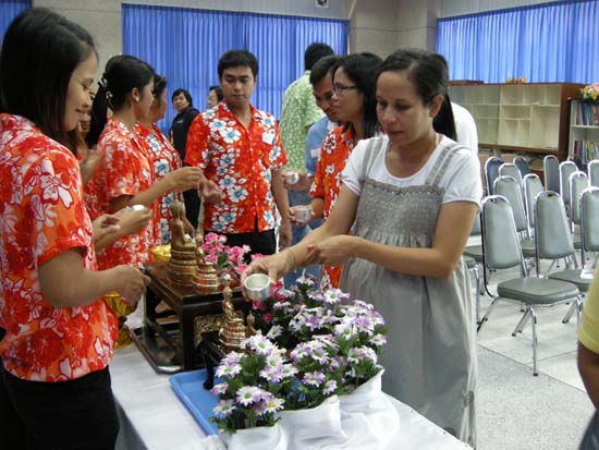 กิจกรรมสืบสานประเพณีสงกรานต์ คณะศึกษาศาสตร์ ปี 2554 ภาพที่ 48