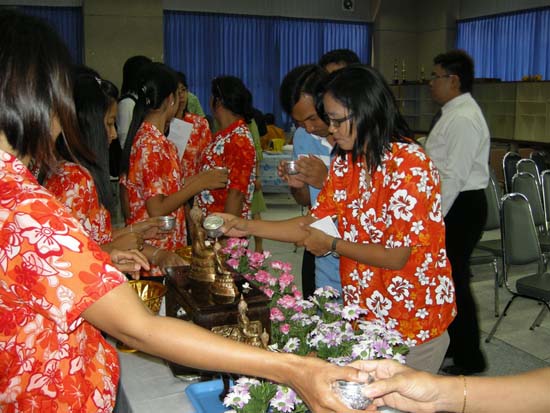 กิจกรรมสืบสานประเพณีสงกรานต์ คณะศึกษาศาสตร์ ปี 2554 ภาพที่ 49