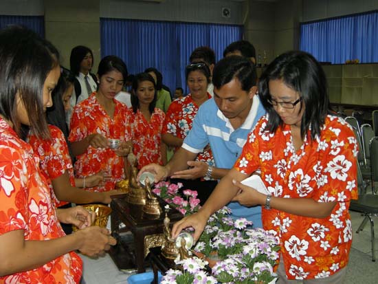 กิจกรรมสืบสานประเพณีสงกรานต์ คณะศึกษาศาสตร์ ปี 2554 ภาพที่ 50