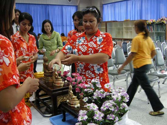 กิจกรรมสืบสานประเพณีสงกรานต์ คณะศึกษาศาสตร์ ปี 2554 ภาพที่ 53
