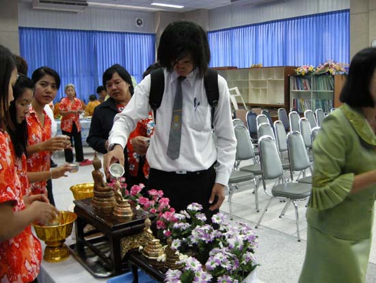 กิจกรรมสืบสานประเพณีสงกรานต์ คณะศึกษาศาสตร์ ปี 2554 ภาพที่ 57