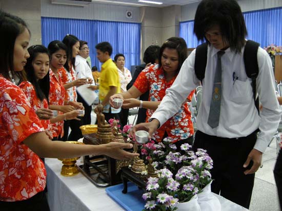 กิจกรรมสืบสานประเพณีสงกรานต์ คณะศึกษาศาสตร์ ปี 2554 ภาพที่ 58