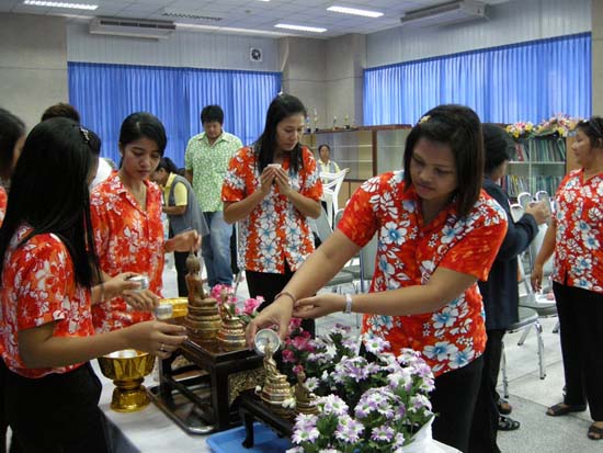 กิจกรรมสืบสานประเพณีสงกรานต์ คณะศึกษาศาสตร์ ปี 2554 ภาพที่ 59