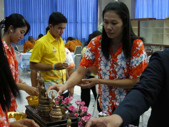 กิจกรรมสืบสานประเพณีสงกรานต์ คณะศึกษาศาสตร์ ปี 2554 ภาพที่ 61