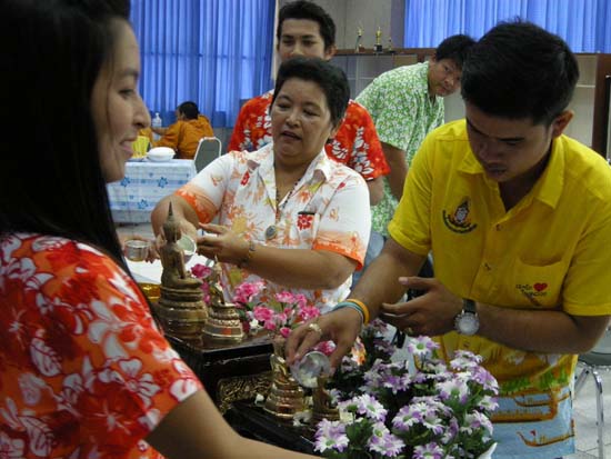 กิจกรรมสืบสานประเพณีสงกรานต์ คณะศึกษาศาสตร์ ปี 2554 ภาพที่ 62