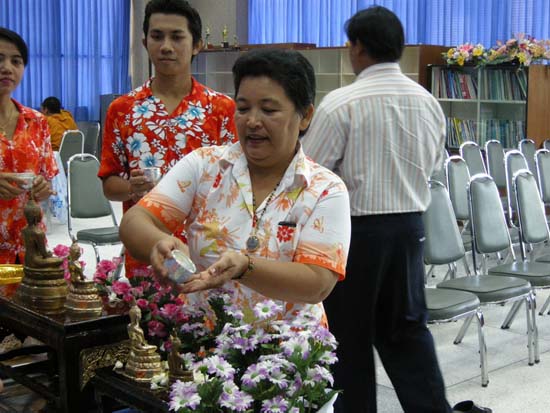 กิจกรรมสืบสานประเพณีสงกรานต์ คณะศึกษาศาสตร์ ปี 2554 ภาพที่ 63