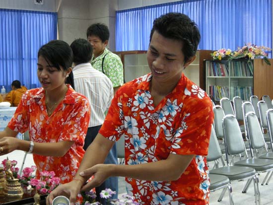 กิจกรรมสืบสานประเพณีสงกรานต์ คณะศึกษาศาสตร์ ปี 2554 ภาพที่ 65