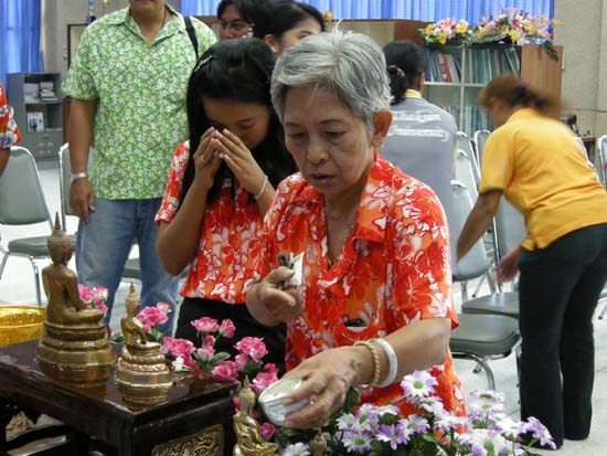 กิจกรรมสืบสานประเพณีสงกรานต์ คณะศึกษาศาสตร์ ปี 2554 ภาพที่ 68