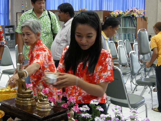 กิจกรรมสืบสานประเพณีสงกรานต์ คณะศึกษาศาสตร์ ปี 2554 ภาพที่ 69