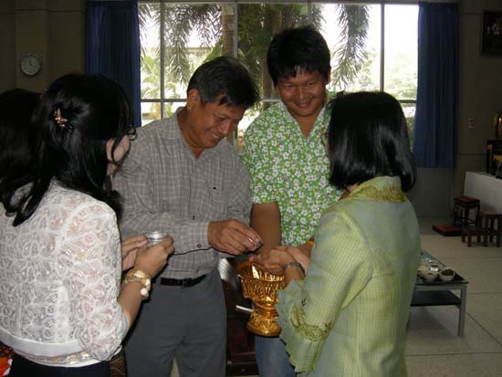 กิจกรรมสืบสานประเพณีสงกรานต์ คณะศึกษาศาสตร์ ปี 2554 ภาพที่ 72