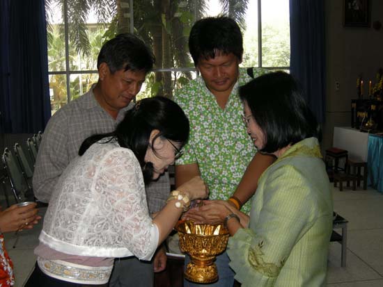 กิจกรรมสืบสานประเพณีสงกรานต์ คณะศึกษาศาสตร์ ปี 2554 ภาพที่ 74
