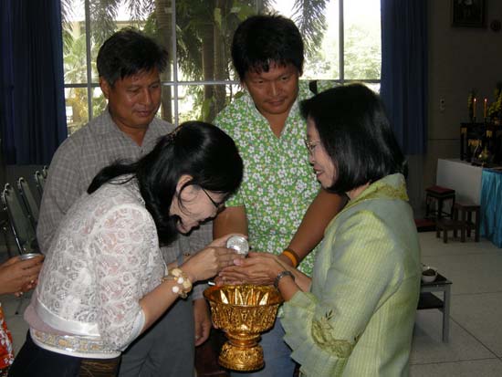 กิจกรรมสืบสานประเพณีสงกรานต์ คณะศึกษาศาสตร์ ปี 2554 ภาพที่ 75