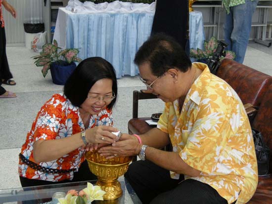 กิจกรรมสืบสานประเพณีสงกรานต์ คณะศึกษาศาสตร์ ปี 2554 ภาพที่ 82