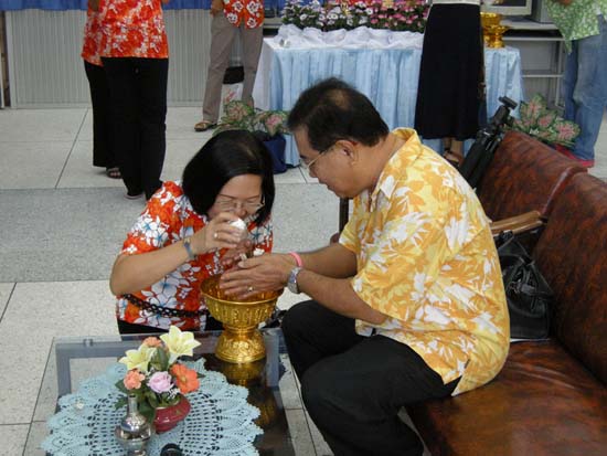 กิจกรรมสืบสานประเพณีสงกรานต์ คณะศึกษาศาสตร์ ปี 2554 ภาพที่ 83