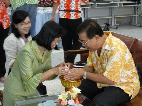 กิจกรรมสืบสานประเพณีสงกรานต์ คณะศึกษาศาสตร์ ปี 2554 ภาพที่ 84