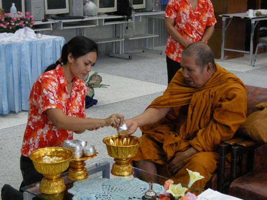 กิจกรรมสืบสานประเพณีสงกรานต์ คณะศึกษาศาสตร์ ปี 2554 ภาพที่ 98