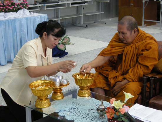 กิจกรรมสืบสานประเพณีสงกรานต์ คณะศึกษาศาสตร์ ปี 2554 ภาพที่ 101