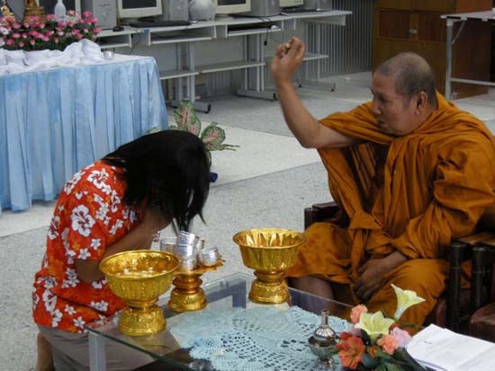 กิจกรรมสืบสานประเพณีสงกรานต์ คณะศึกษาศาสตร์ ปี 2554 ภาพที่ 102