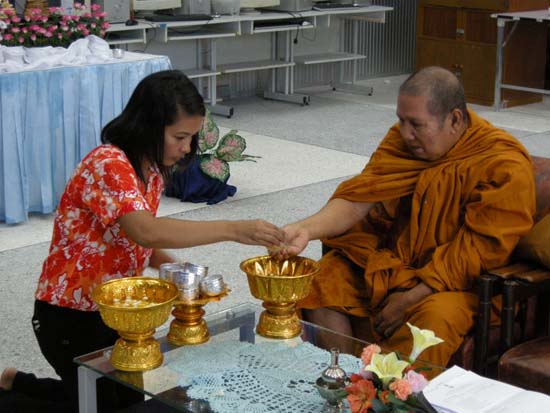 กิจกรรมสืบสานประเพณีสงกรานต์ คณะศึกษาศาสตร์ ปี 2554 ภาพที่ 103